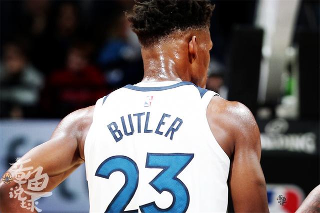 世体：巴萨本轮西甲将穿白色球裤致敬经典